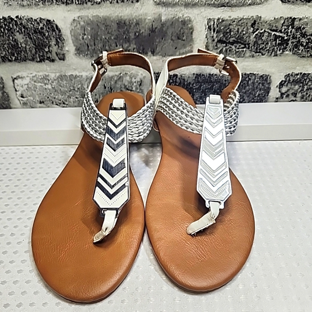 Juicy Couture Sandals Womens Size 8M Thong White Silver Chevon Accent Y2K Style